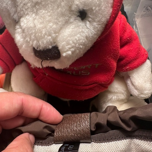 I just used 1 time for travel. It’s look like new the outside & inside . - Picture 2 of 3